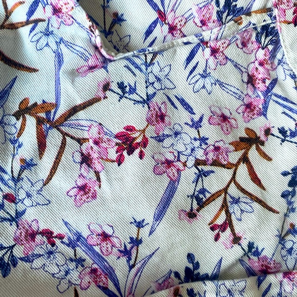 Floral Summer Short Shorts, Size 4, Womens/Juniors - Picture 3 of 4